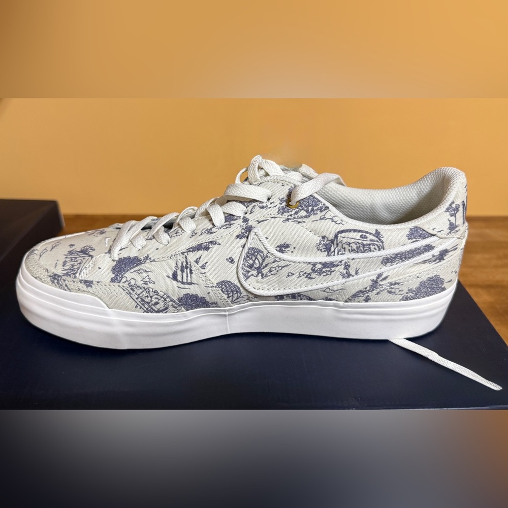 Nike White and Blue Women's Flats